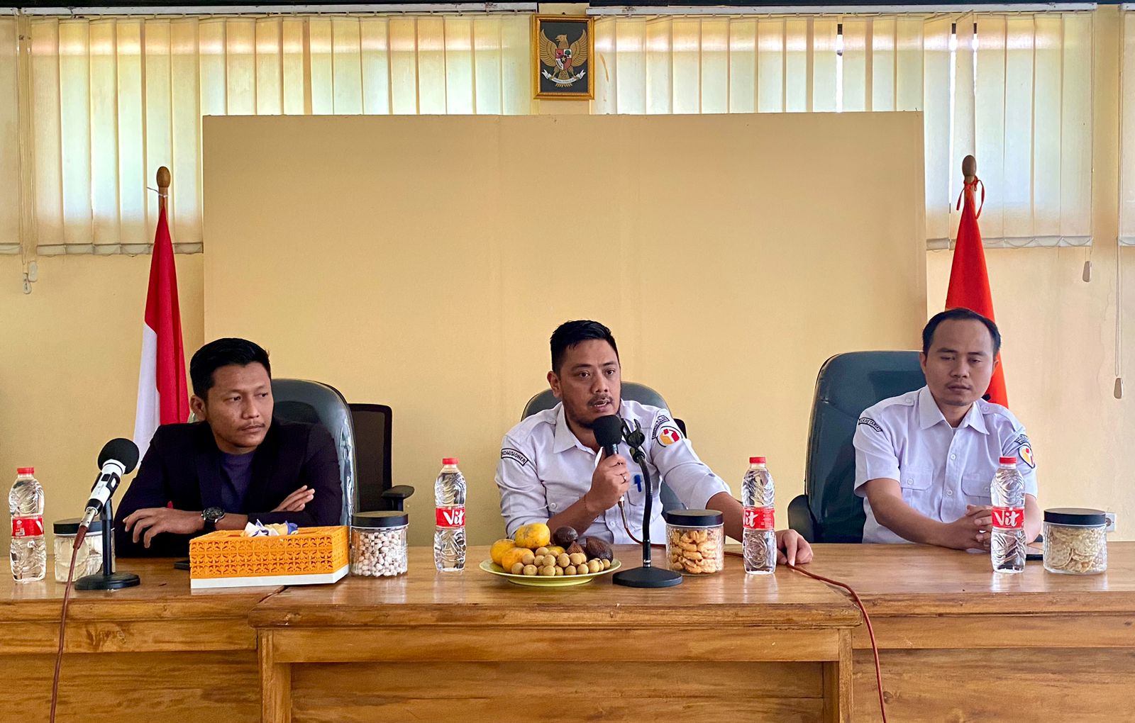 Anggota Bawaslu Kabupaten Subang, Jamal A. R. Kamaunang dalam Rapat Dalam Kantor "Sosialisasi Produk Hukum Peraturan Bawaslu dan Non-Peraturan Bawaslu" yang digelar Kantor Bawaslu Kabupaten Subang, Rabu (7/8/2024).