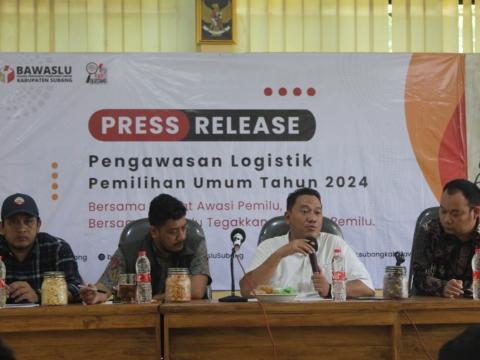 Bawaslu Kabupaten Subang Awasi Pengepakkan dan Distribusi Logistik Pemilu