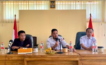Anggota Bawaslu Kabupaten Subang, Jamal A. R. Kamaunang dalam Rapat Dalam Kantor "Sosialisasi Produk Hukum Peraturan Bawaslu dan Non-Peraturan Bawaslu" yang digelar Kantor Bawaslu Kabupaten Subang, Rabu (7/8/2024).