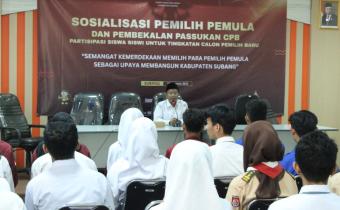 Ketua Bawaslu Kabupaten Subang Achmad Mansur menjadi Pembicara dalam Sosialisasi Pemilih Pemula