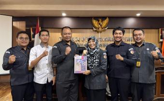Bawaslu Kabupaten Subang Serahkan Laporan Akhir Kehumasan Tahun 2024 kepada Bawaslu Provinsi Jawa Barat